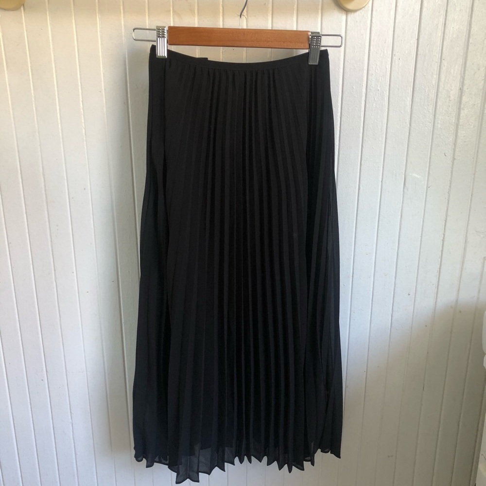 Aritzia babaton jude pleated skirt